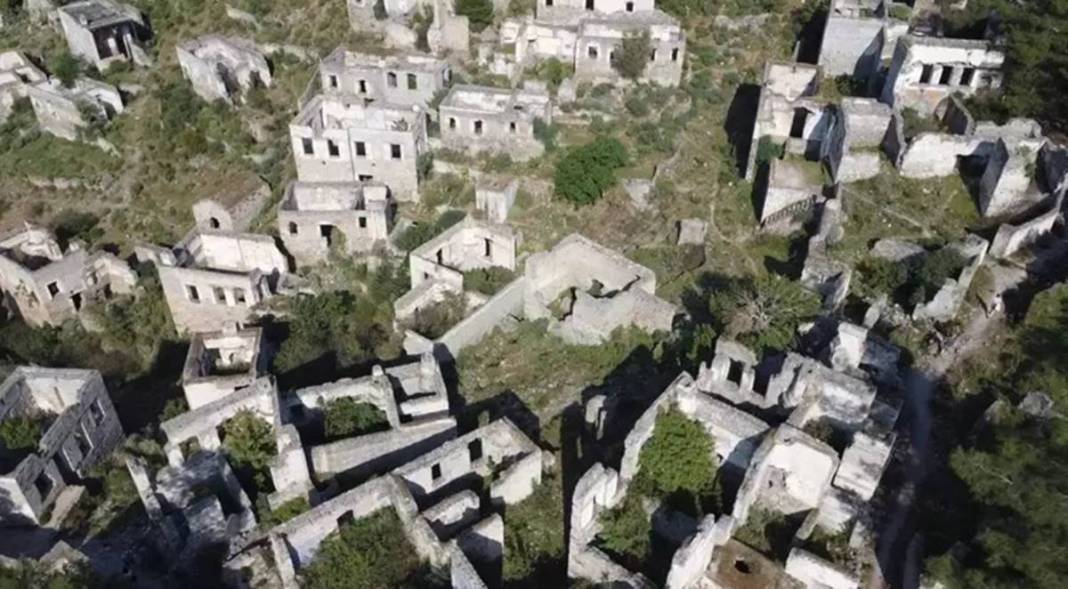 Türkiye'nin 'hayalet köyü' hem korkutuyor, hem büyülüyor! 67 yıldır öylece bomboş duruyor 10